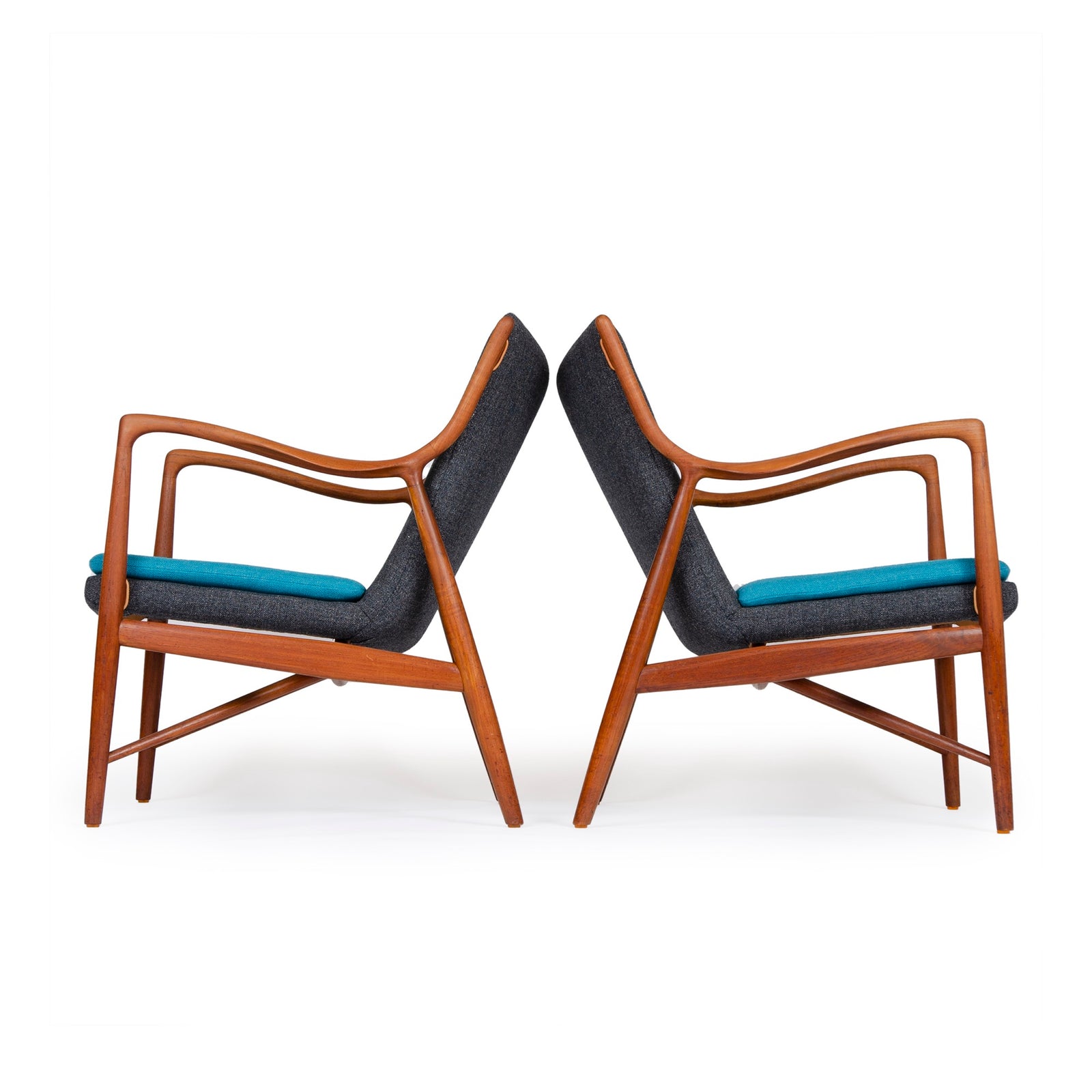 Perfect Pair of 45 Chairs by Finn Juhl for Niels Vodder, 1945
