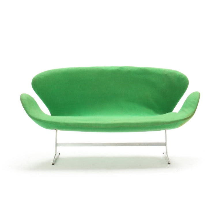 The Swan Settee by Arne Jacobsen for Fritz Hansen