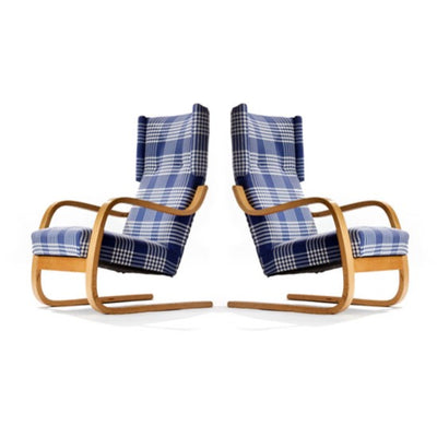 A Pair of Cantilevered Lounge Chairs by Alvar Aalto for Artek