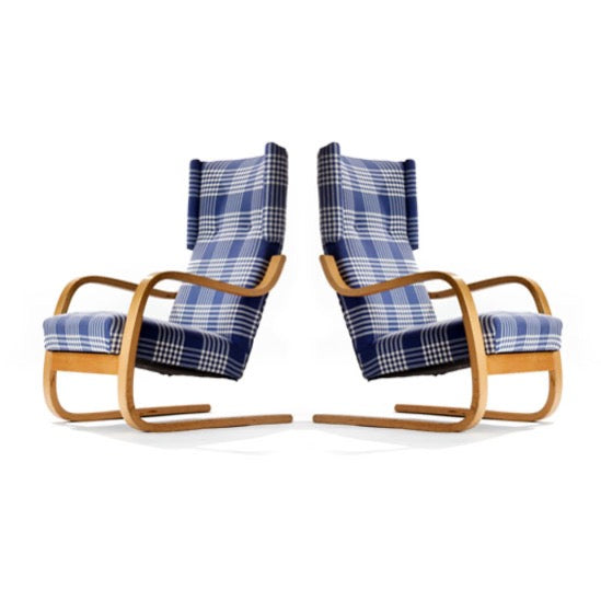 A Pair of Cantilevered Lounge Chairs by Alvar Aalto for Artek